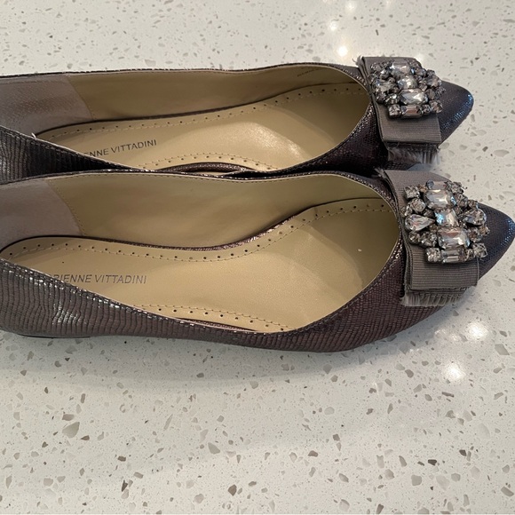 Pretty fun dressy pewter flats w/rhinestone fancy embellishment - Picture 2 of 11